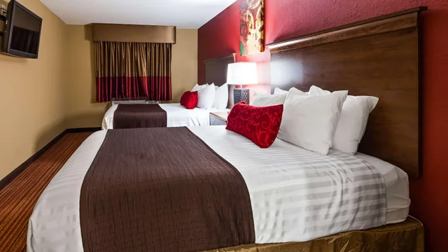 جناح بغرفتي نوم، SureStay Plus by Best Western San Antonio Fiesta Inn 6/8