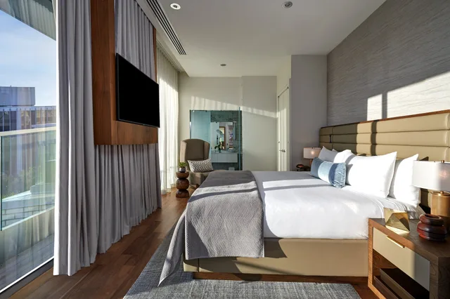 Signature, Suite, King Bed, Terrace, Dupont Circle Hotel 3/5