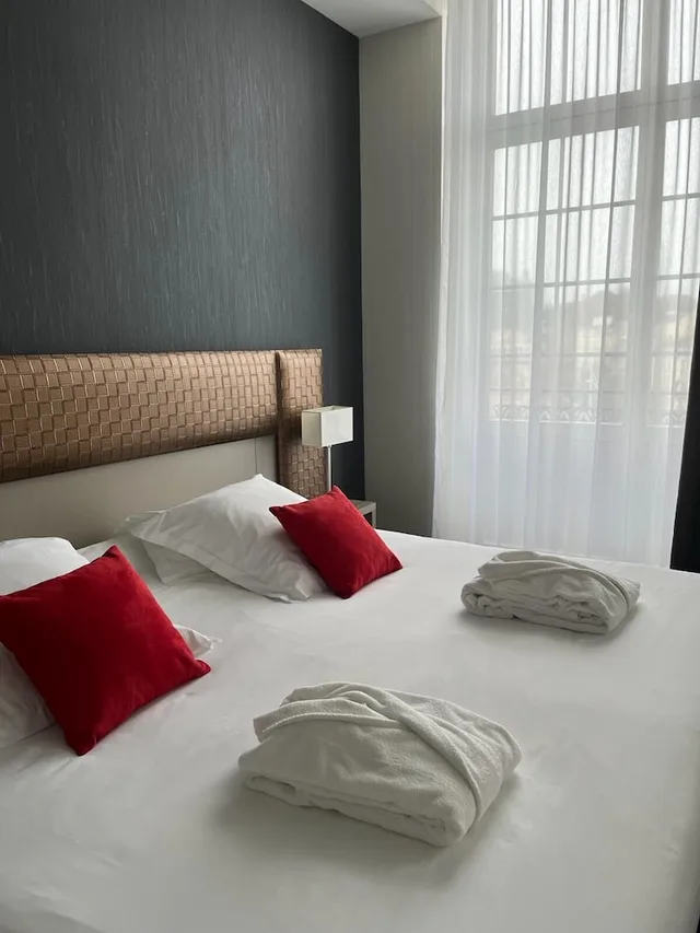 Junior Suite, King Bed, Balcony, Les Jardins du Mess 1/1