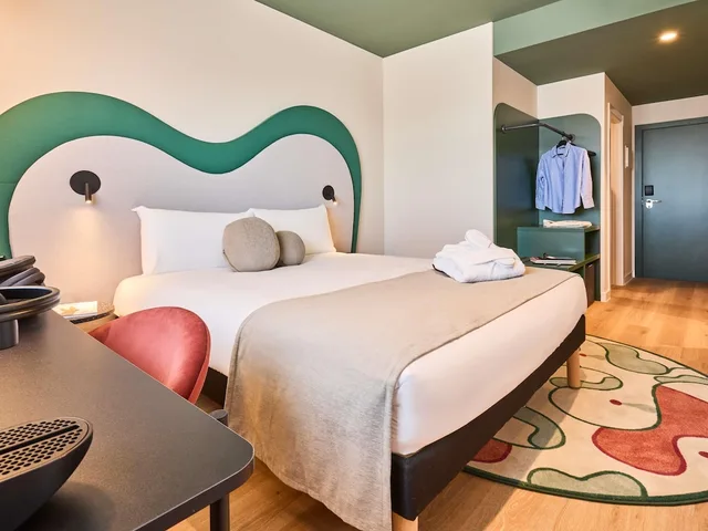 غرفة بريميوم بسرير مزدوج بشرفة، Ibis Styles Madrid Airport Valdebebas 1/4