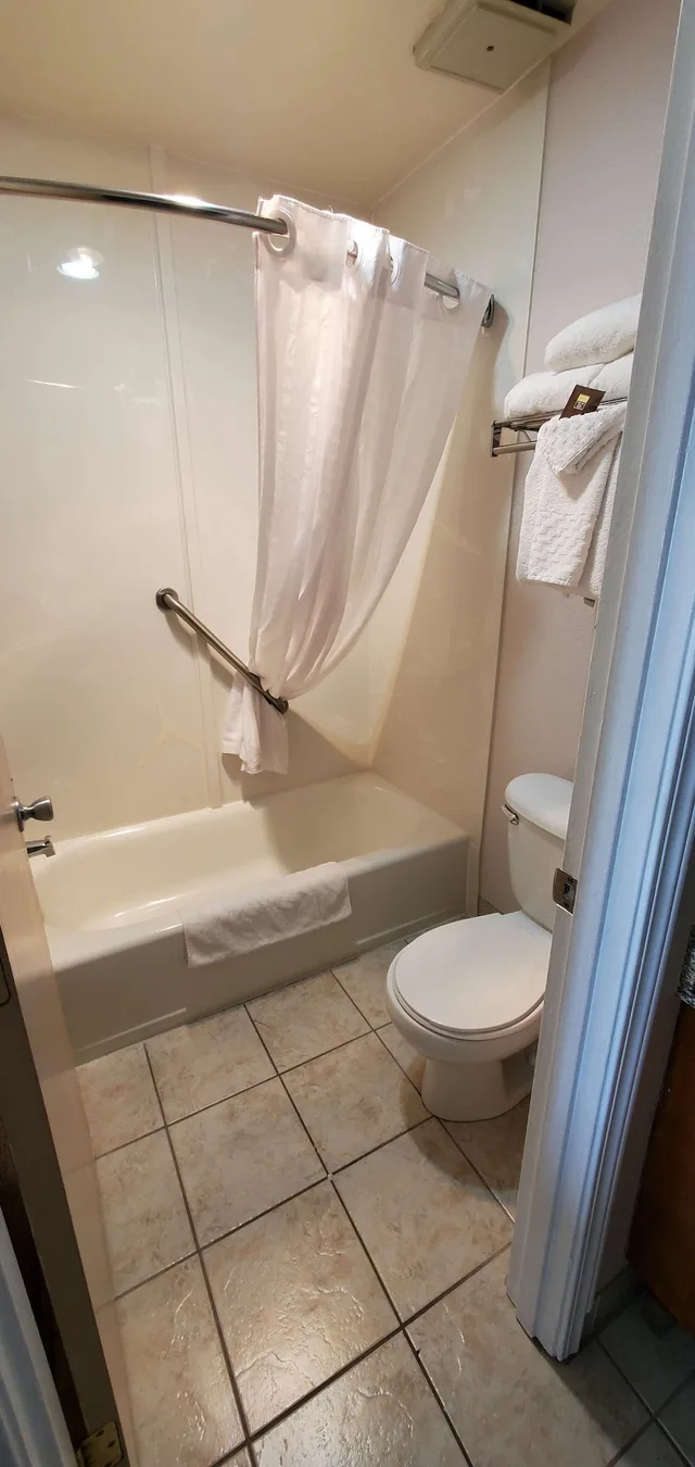 غرفة قياسية بسرير كوين، Best Western Plus Northwoods Inn 10/10
