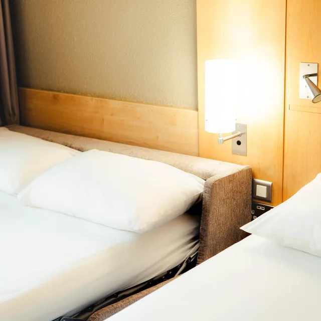 غرفة كلاسيكية عائلية بسرير مزدوج مع أريكة، Ibis London Luton Airport 6/7