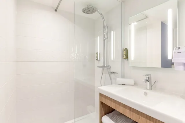 غرفة سوبيريور بسرير كينج بإطلالة على المتنزه، Best Western Le Beffroi 3/3