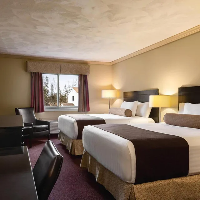 Room, Quadruple, 2 Queen Beds, Atlantic Host 5/10