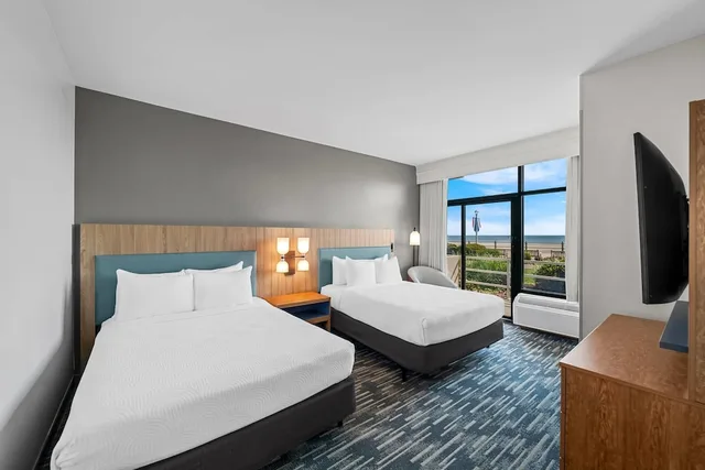 1 Bedroom, Deluxe, Suite, 2 Queen Beds, Ocean Front، Country Inn & Suites by Radisson, Virginia Beach (Oceanfront) 2/7