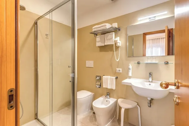 غرفة سوبيريور بسرير مزدوج، Flower Garden Hotel 7/8