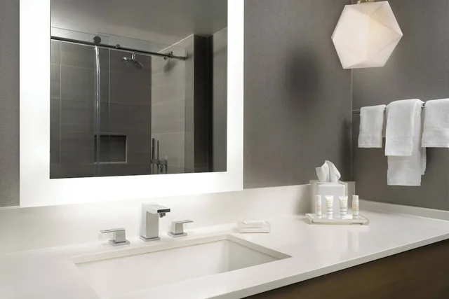 Concierge, Club, King Bed، Warner Center Marriott Woodland Hills 4/4