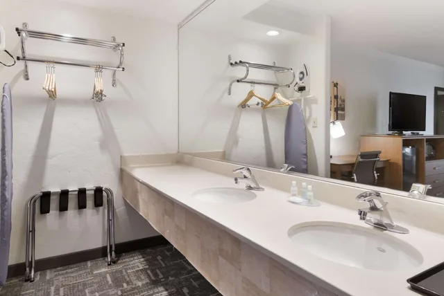 غرفة خارجية بسرير كوين لذوي الإعاقة، Clarion Hotel Concord/Walnut Creek 8/10