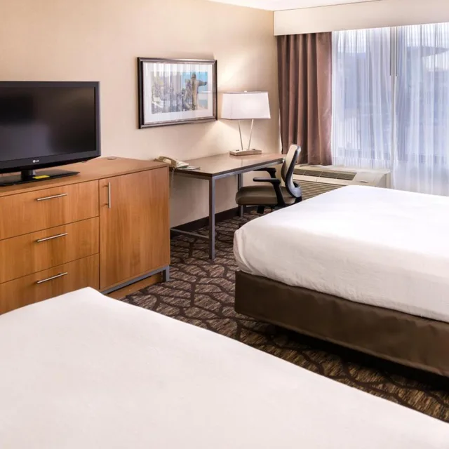 Room, Twin Beds, Accessible, Holiday Inn Hotel Suites Warren 5/6