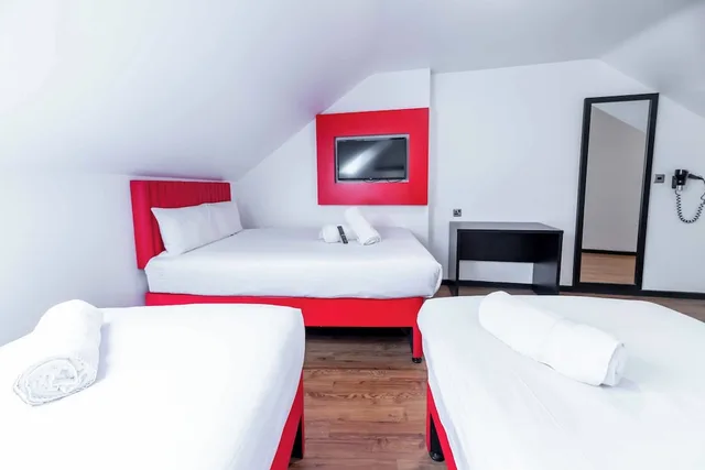 غرفة عائلية رباعية بسريرين مزدوجين، easyHotel Newcastle City Centre 4/10