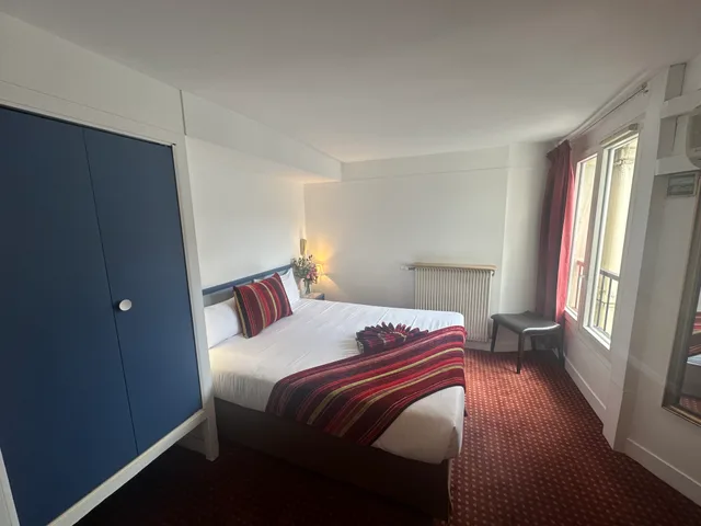 غرفة كلاسيكية بسرير كوين، Hotel Opera Deauville 1/3
