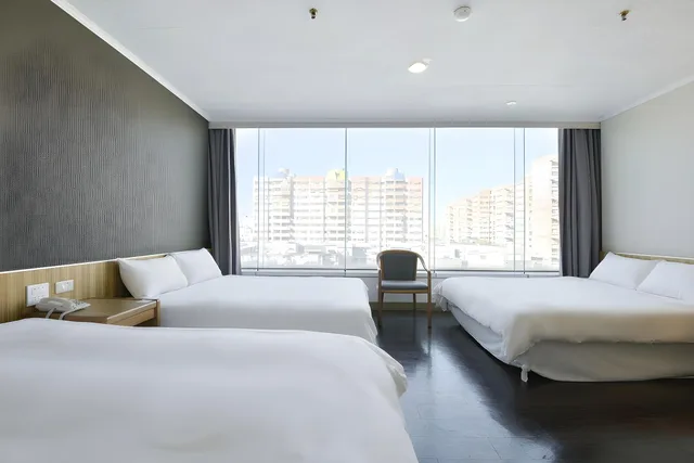 جناح عائلي بسرير فردي بإطلالة على المدينة بغرفة نوم واحدة، Back Home Hotel 1/3