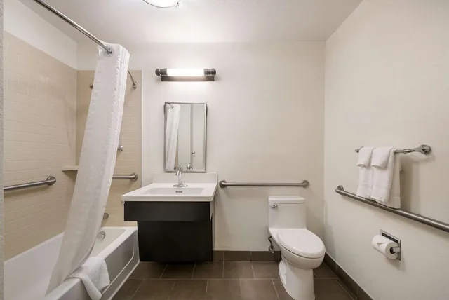 1 Bedroom, Suite, 2 Queen Beds, Sonesta Simply Suites Hampton 4/4