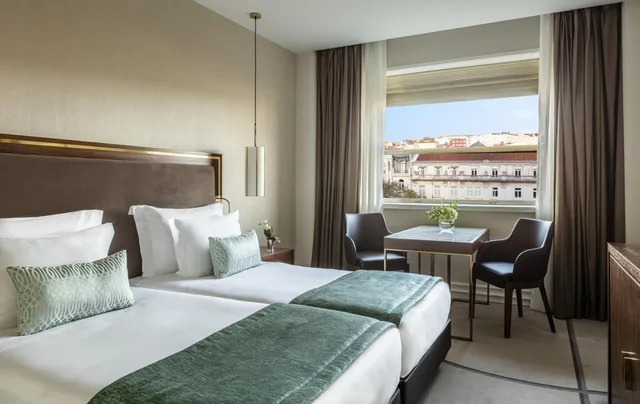 غرفة سيغنتشر ديلوكس بسرير كوين بإطلالة على المدينة، Tivoli Avenida Liberdade the Leading Hotels of the World 1/5