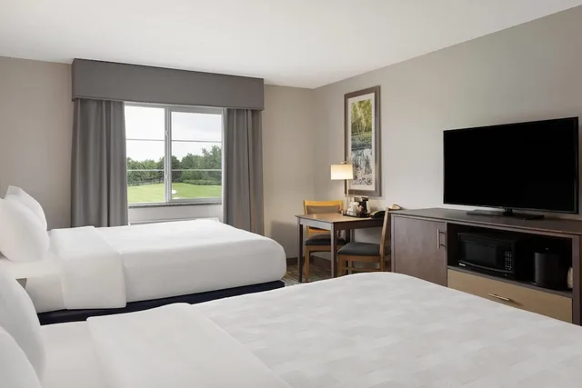 غرفة بسريرين كوين، Little Crow Resort & Conference, Trademark by Wyndham 2/8