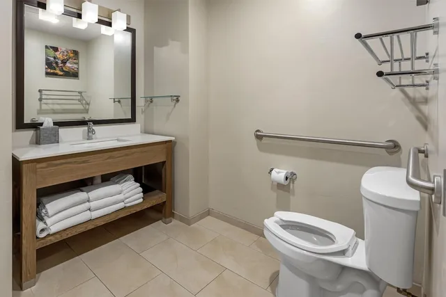 غرفة قياسية بسرير كينج وسرير كوين بشرفة مع أريكة لذوي الإعاقة، Best Western Plus Zion Canyon Inn & Suites 10/10