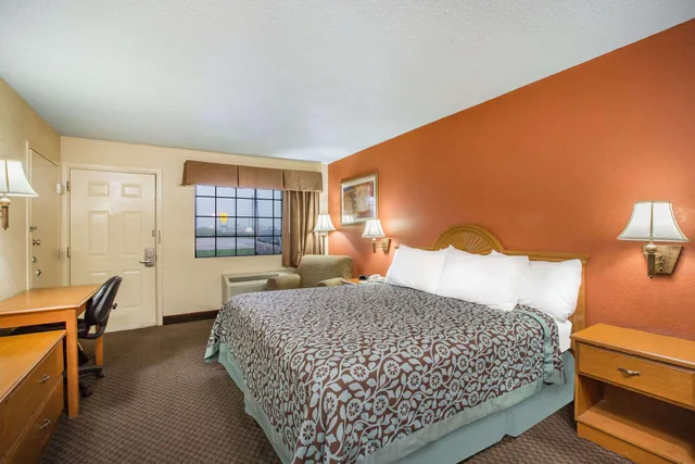 غرفة بسرير كينج، Days Inn by Wyndham Tallulah 1/1