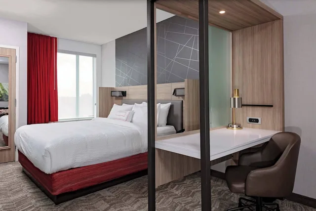 جناح بسرير كينج مع سرير سحّاب إضافي، SpringHill Suites by Marriott Kansas City Plaza 2/5