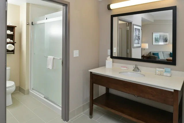 استوديو بسرير كينج بإطلالة على النهر، Hampton Inn Suites Des Moines Downtown 3/4