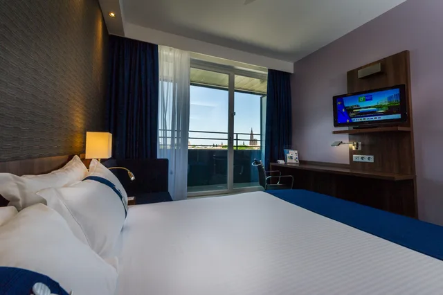 غرفة بسرير كوين بإطلالة على القناة، Holiday Inn Express Strasbourg Centre 1/4