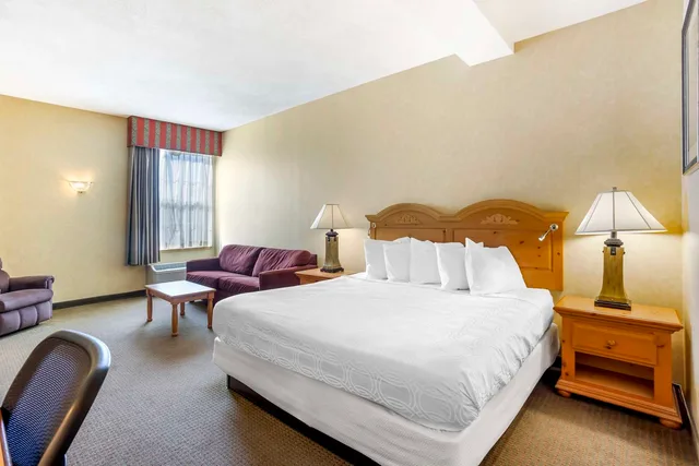 غرفة بسرير كينج لذوي الإعاقة، Best Western Plus Revere Inn & Suites 1/2