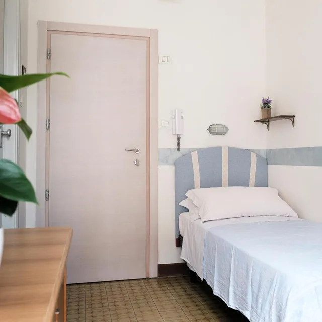 غرفة مفردة، Hotel Cheri 2/5
