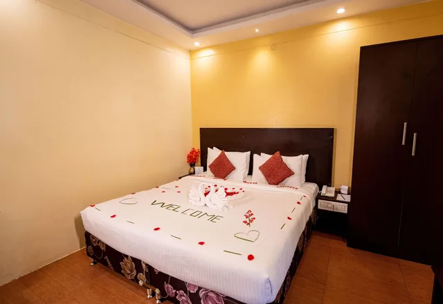 غرفة بسرير كوين في الطابق الأرضي، TGI STAR Holidays Yercaud 1/3