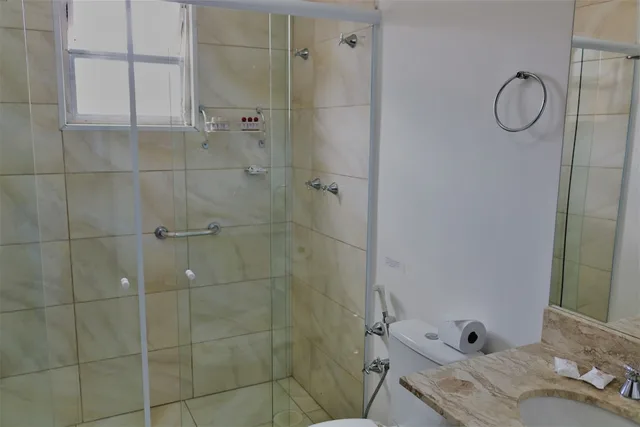 غرفة قياسية رباعية بسرير مزدوج وسريرين منفصلين، HOTEL BOLOGNA CAMPOS DE JORDAO 4/4