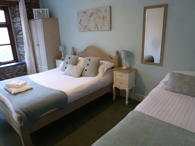غرفة ثلاثية بسرير مزدوج وسرير فردي، The Liscawn Hotel 2/5