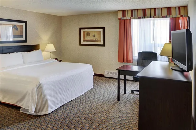 غرفة بسرير كوين، Radisson Hotel & Conference Centre West Edmonton, AB 3/4