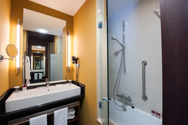 غرفة بثلاثة أسرّة مع سرير إضافي، Sommos Hotel Aneto 2/6