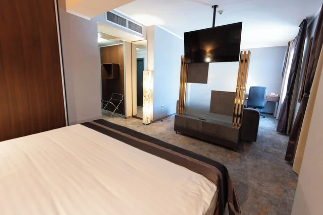 جناح ديلوكس بسرير كينج، Wyndham Cluj 2/3