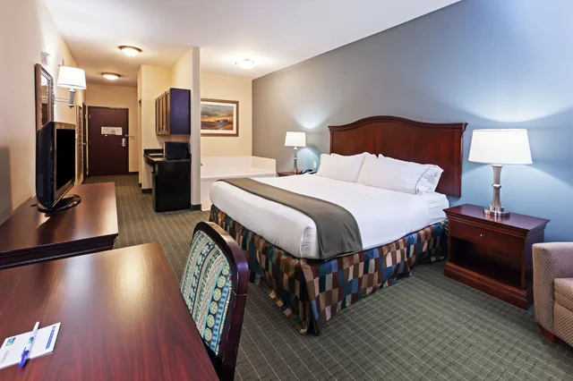 غرفة قياسية بسرير كينج بحوض جاكوزي، Holiday Inn Express Hotel Suites Henderson Traffic Star 1/5