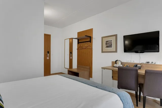 Standard, Triple, 3 Beds, Aurora Hotel At Reykjavik-Keflavik Airport Terminal Kef 6/10