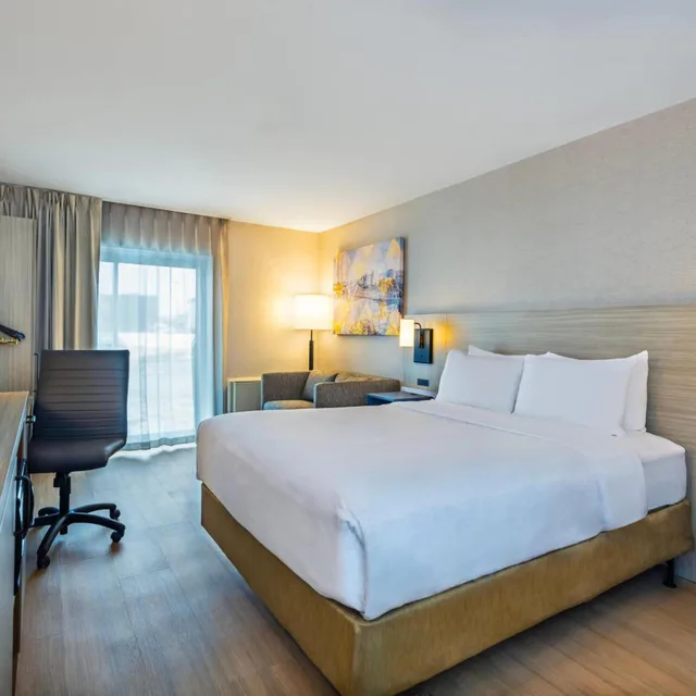 غرفة سوبيريور بسرير كينج، Comfort Inn Gatineau 1/10