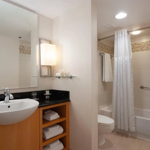 غرفة بسرير كينج، Renaissance Orlando Airport Hotel 7/9