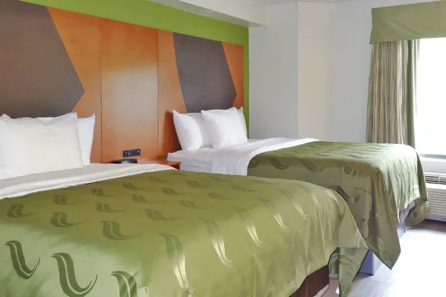 غرفة قياسية بسريرين مزدوجين، Quality Inn & Suites Raleigh North 1/2