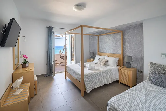 Superior, Queen Bed, Blue Harmony Hotel 3/5