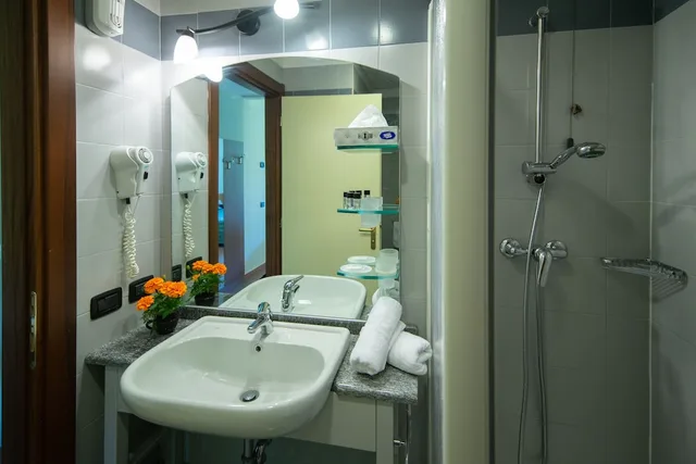 غرفة قياسية رباعية بسرير مزدوج وسرير بطابقين، Park Hotel Abbadia 3/4