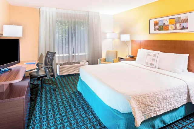 غرفة بسرير كينج لذوي الإعاقة، Fairfield Inn Suites Atlanta Perimeter Center 1/4