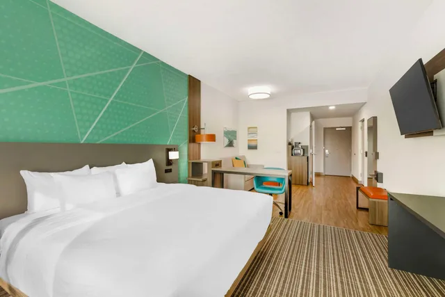جناح، Comfort Suites Titusville near Kennedy Space Center 1/6