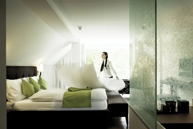 Boutique, Junior Suite, 1 Double and 1 Single Bed, Parkhotel Schloss Hunigen 1/1