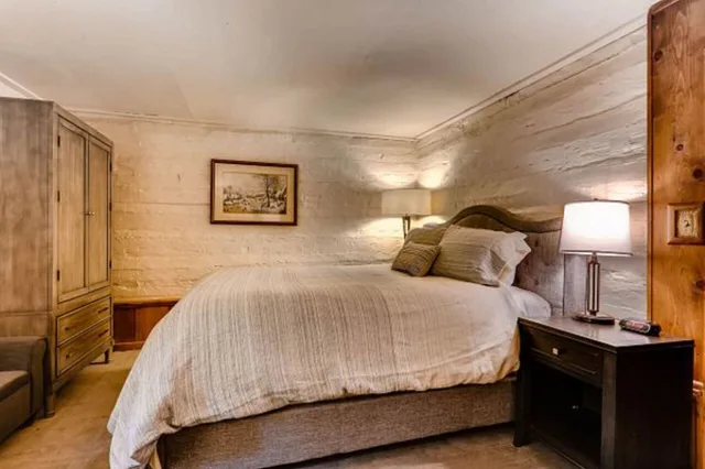 Private, Lodge, Private Bathroom، Ski Tip Lodge 2/4