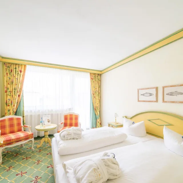 غرفة بسرير كينج بشرفة، Rugard Thermal Strandhotel 2/6