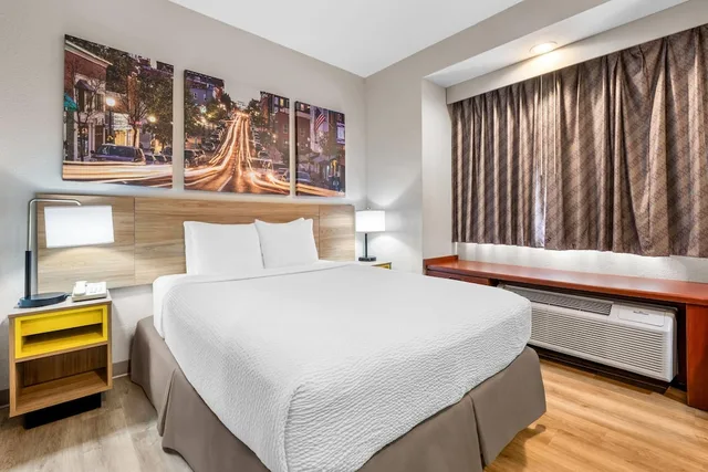 غرفة بسرير كوين لذوي الإعاقة، Days Inn by Wyndham near Kansas Speedway 4/8