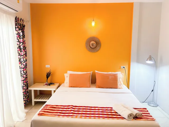 Standard, King Bed, Les Fleurs 1/5