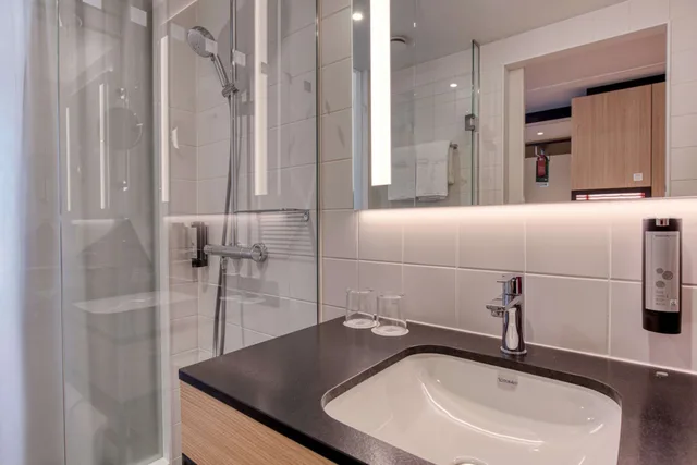 غرفة بزنس بسرير كوين، IntercityHotel Berlin Airport BER Terminal 1+2 3/6