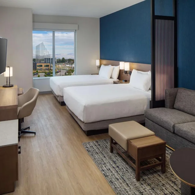 غرفة بسريرين كوين مع أريكة بحوض استحمام لذوي الإعاقة، Hyatt Place Boise/Meridian 1/3