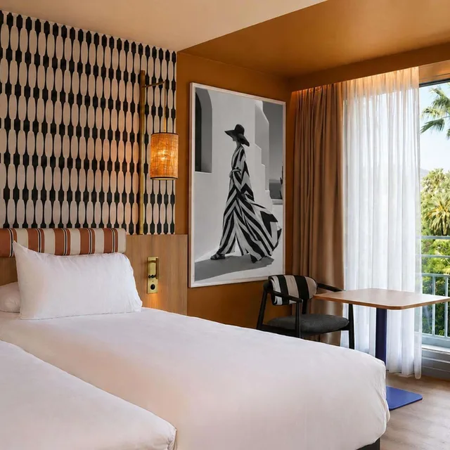 Privilege, Twin Beds, Garden and Sea View, Balcony، Mercure Nice Promenade Des Anglais 1/3