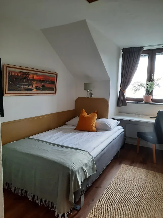 غرفة بسرير مزدوج مفردة بسرير فردي، Hotell Lysekil 2/10